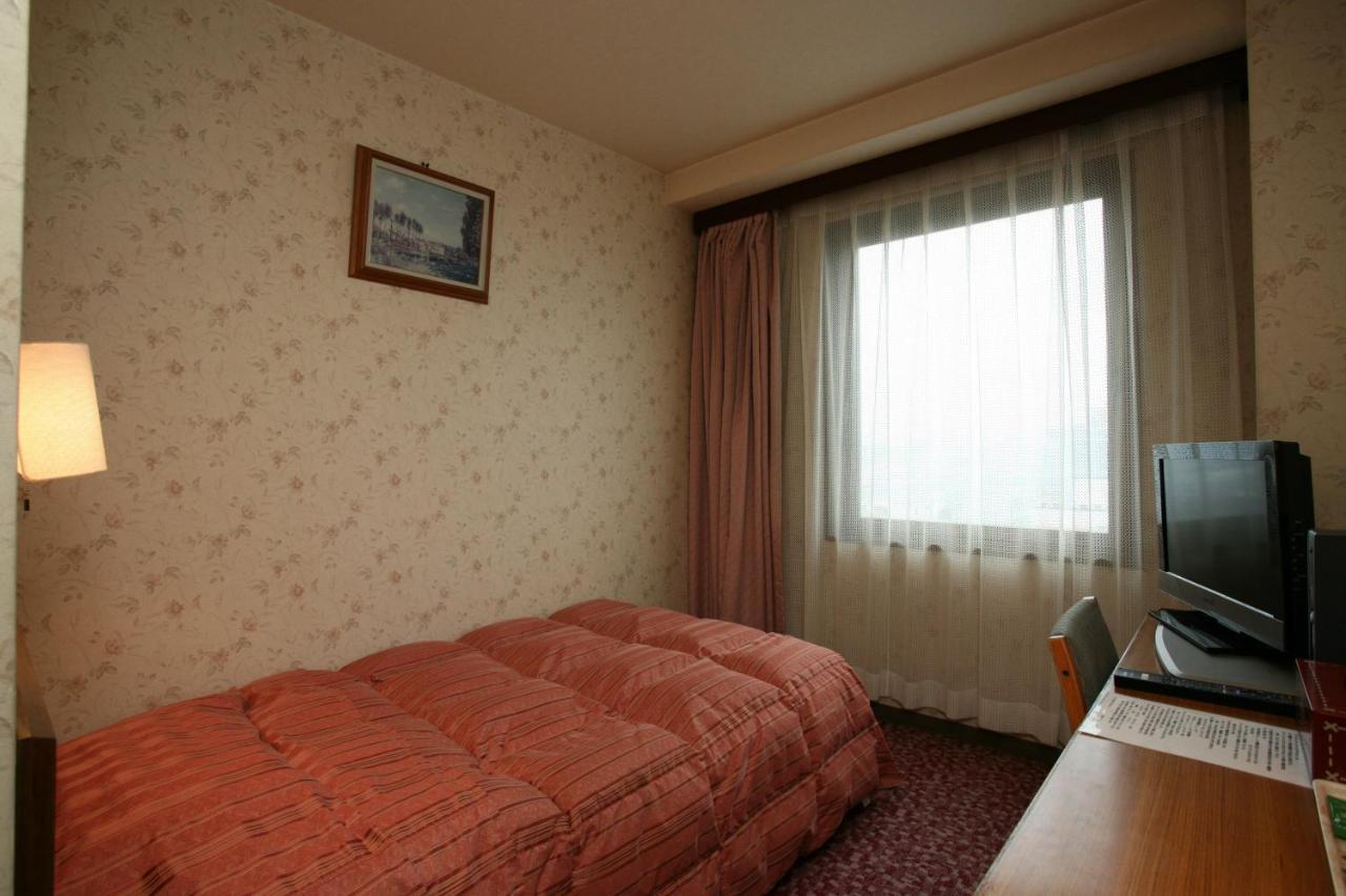 City Hotel Air Port In Prince Идзумисано Экстерьер фото